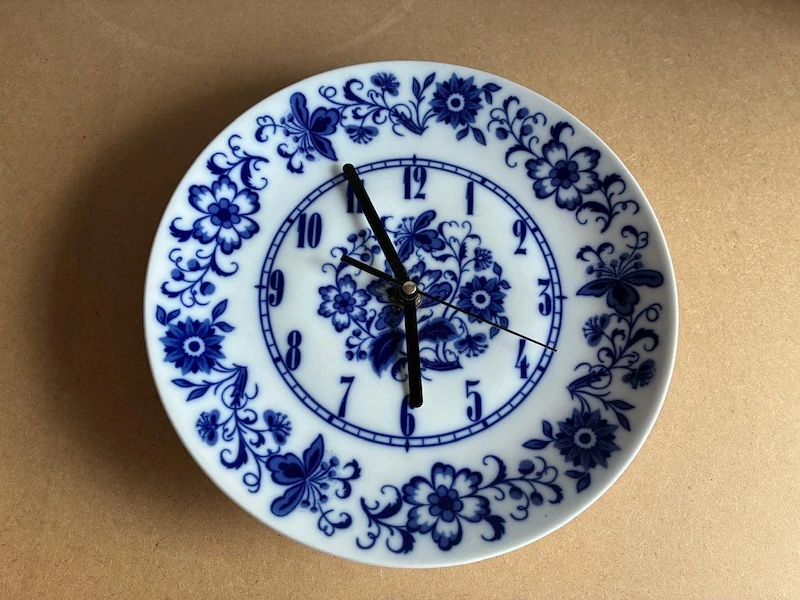 Porcelánové hodiny