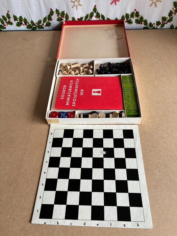 Retro soubor miniaturních společenských her – TOFA