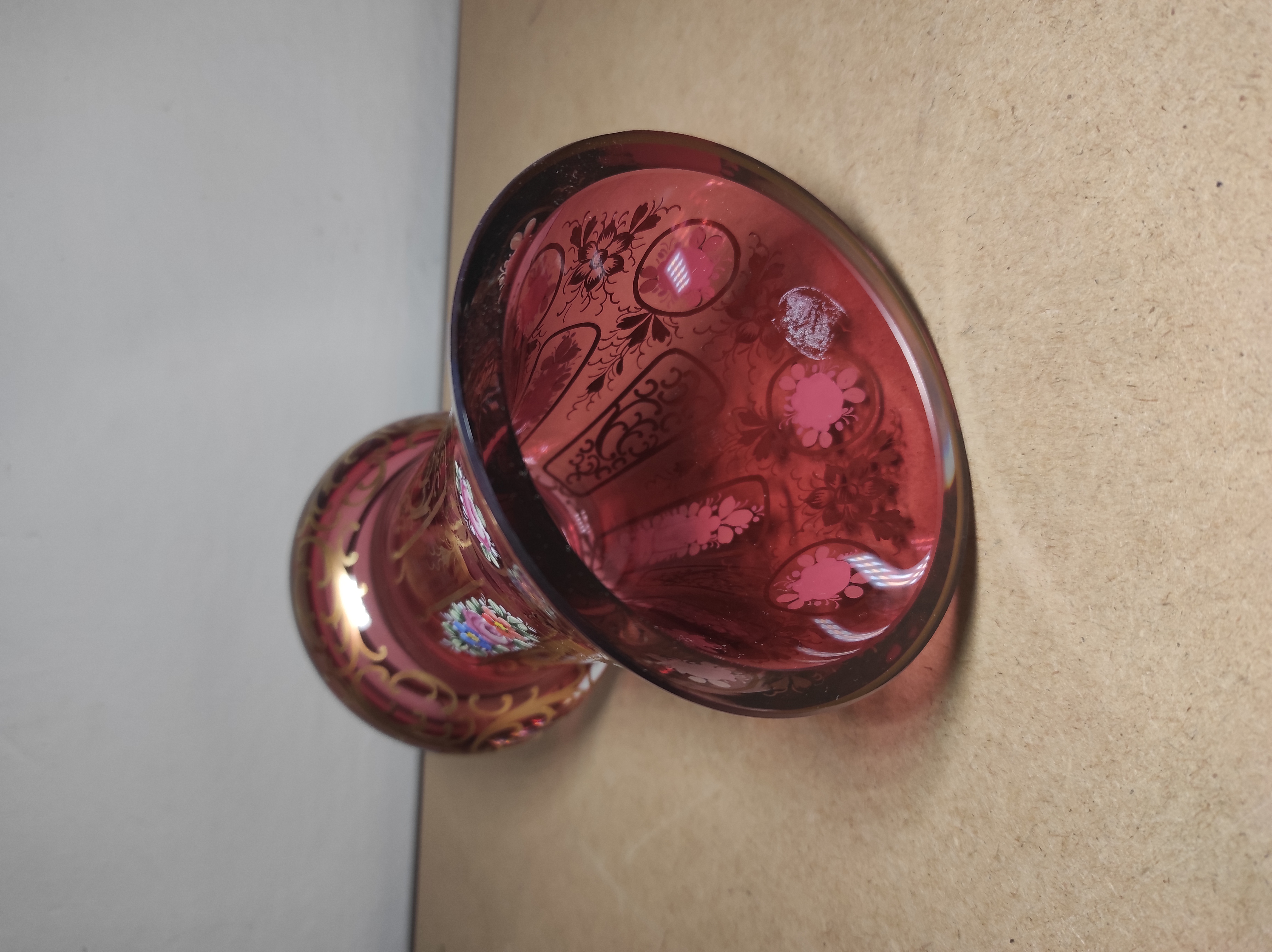 Krásná malovaná váza