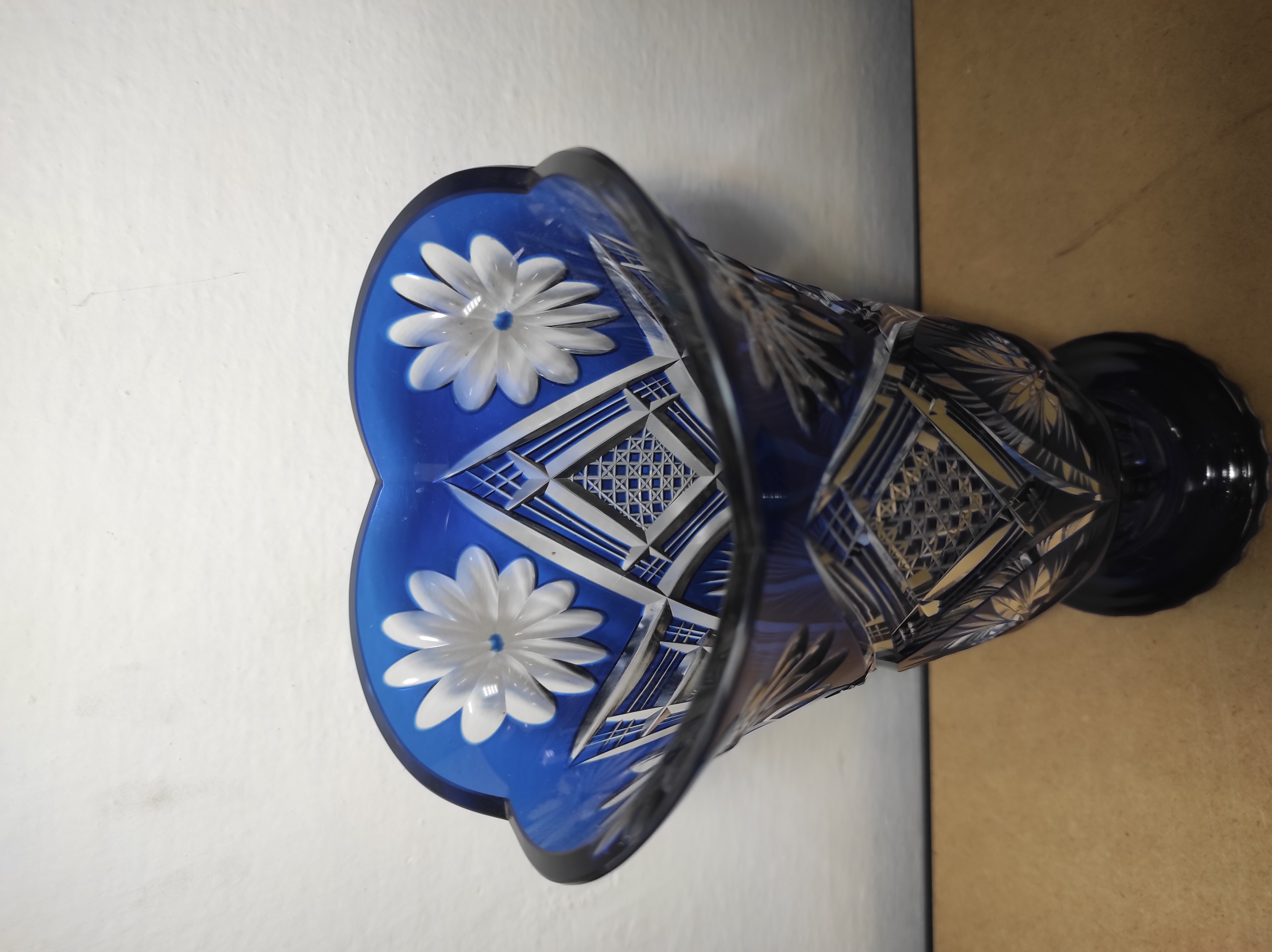 Váza broušené sklo