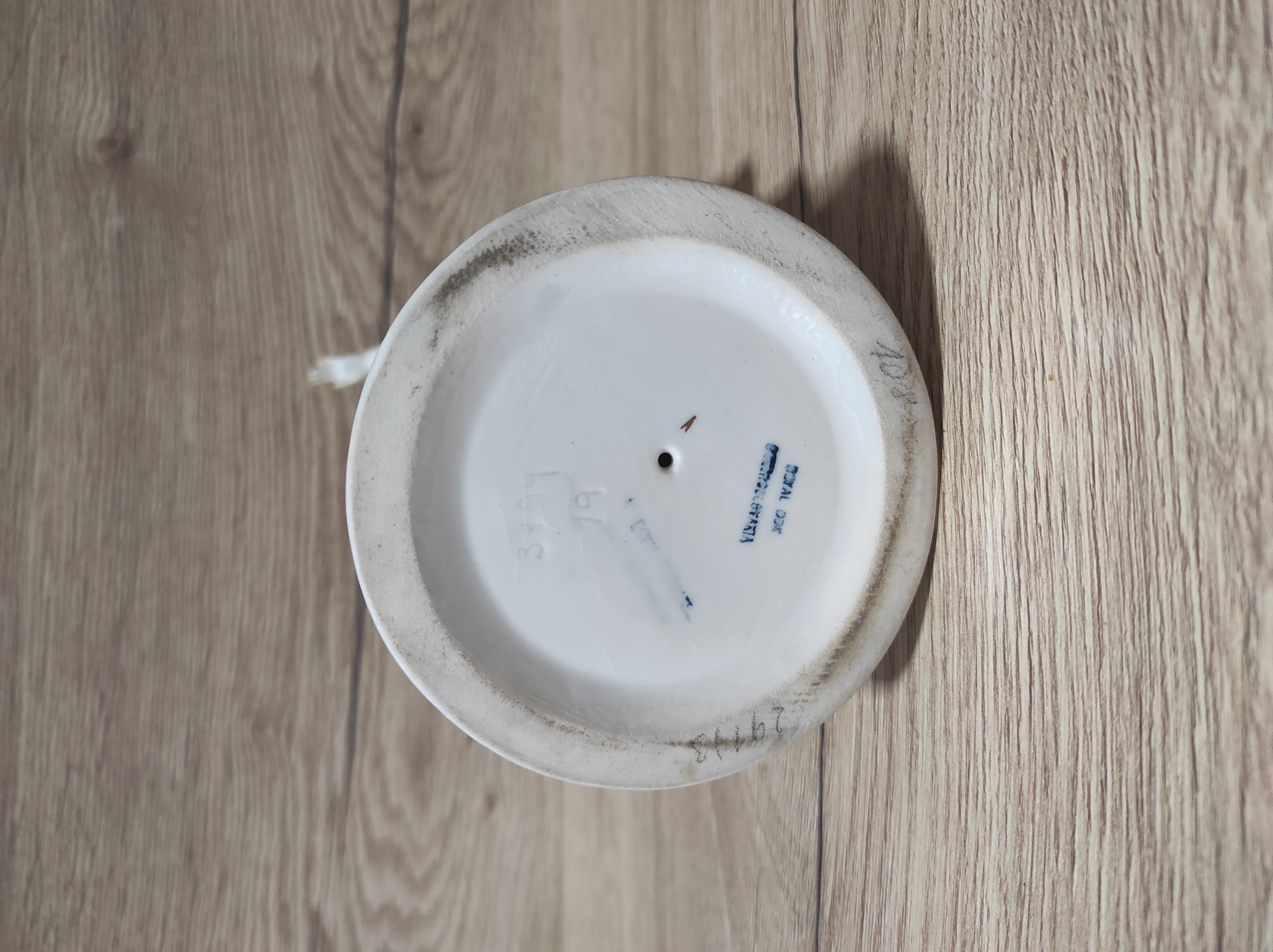 Porcelánová soška dáma, Zn. Royal Dux 