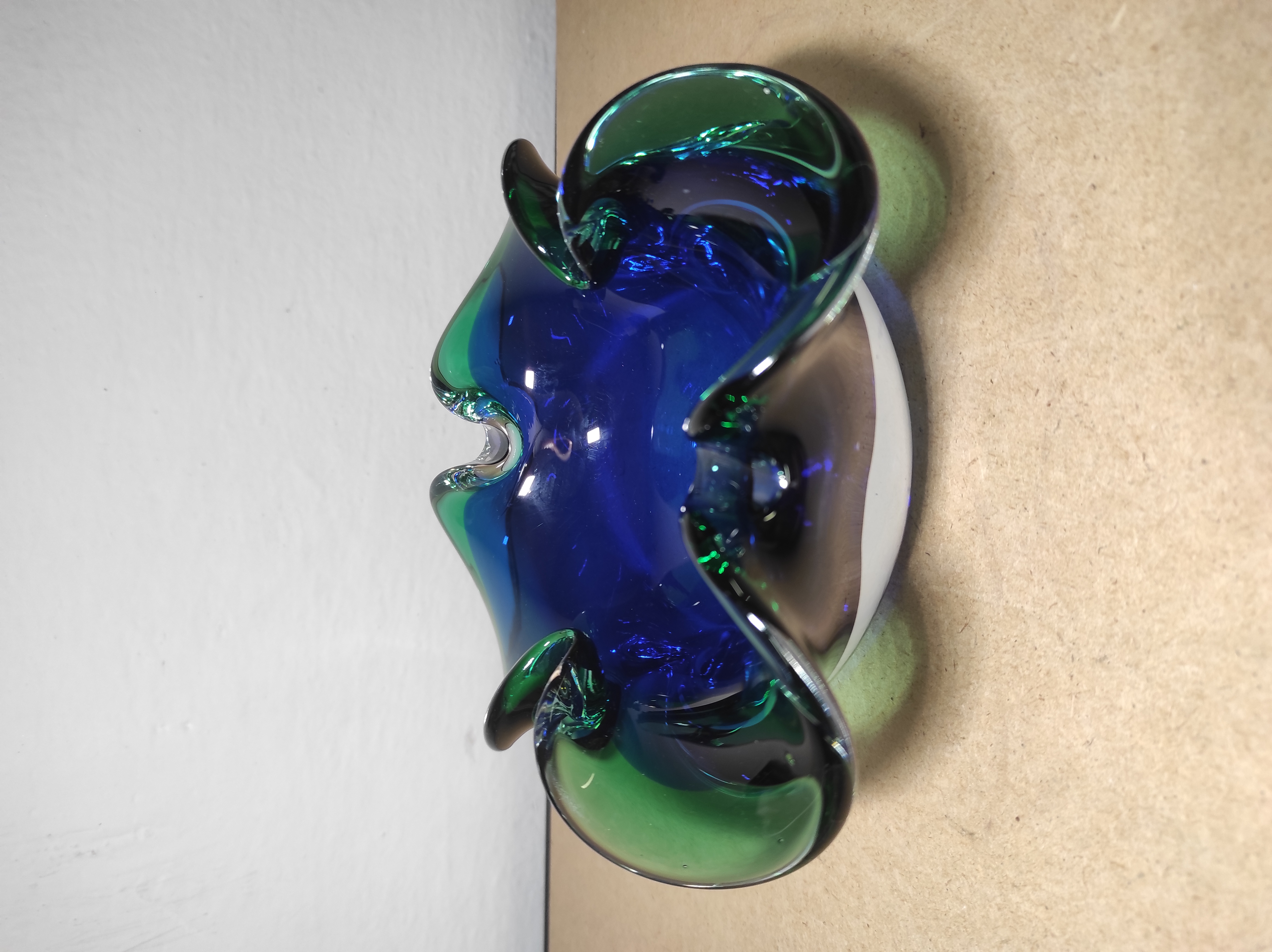 Popelník hutní sklo