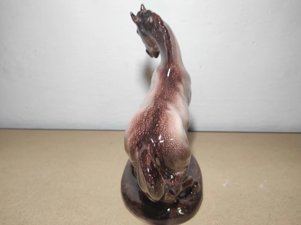 Glazovaná soška koně 