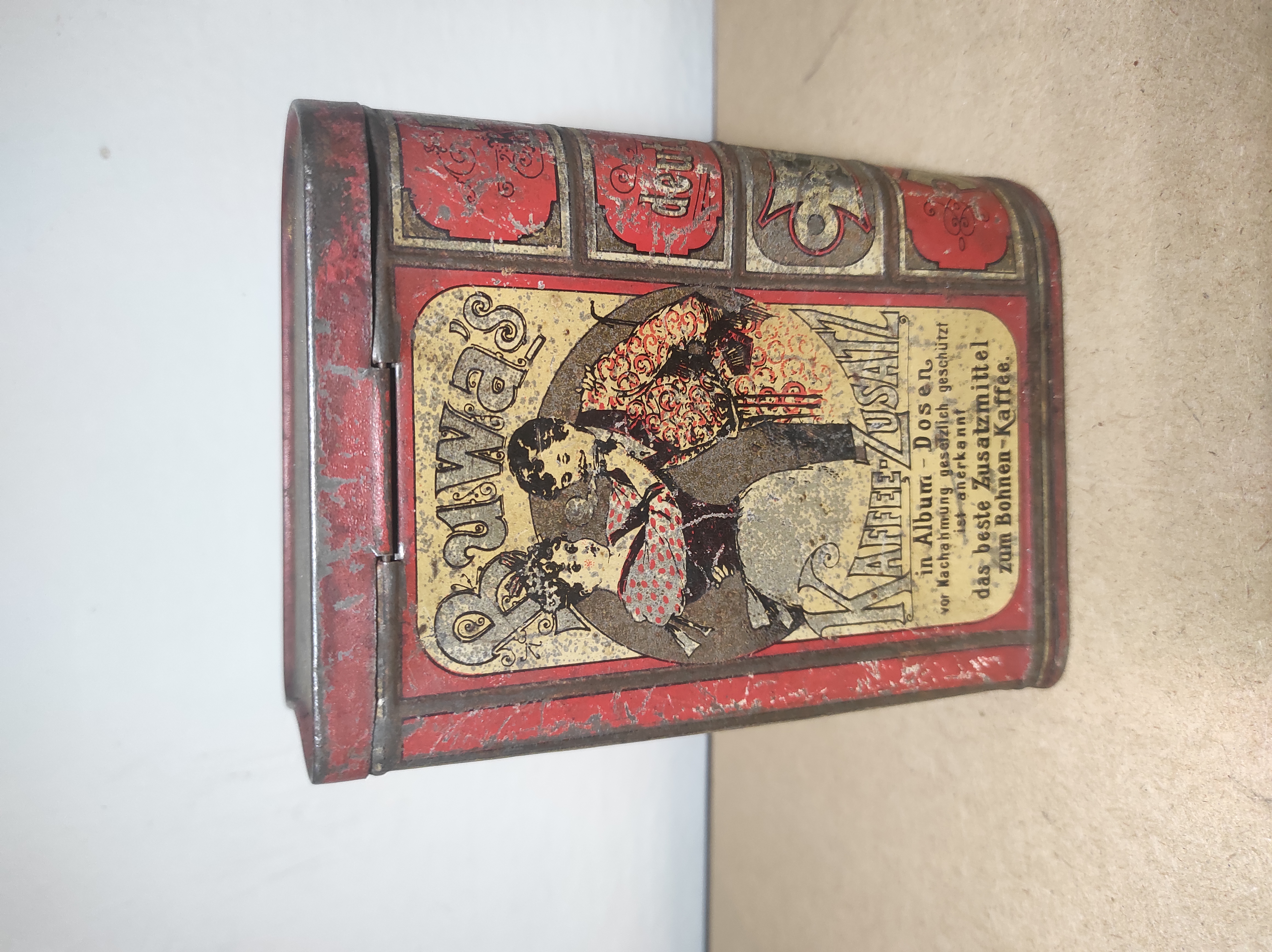 Stará plechovka od kávy