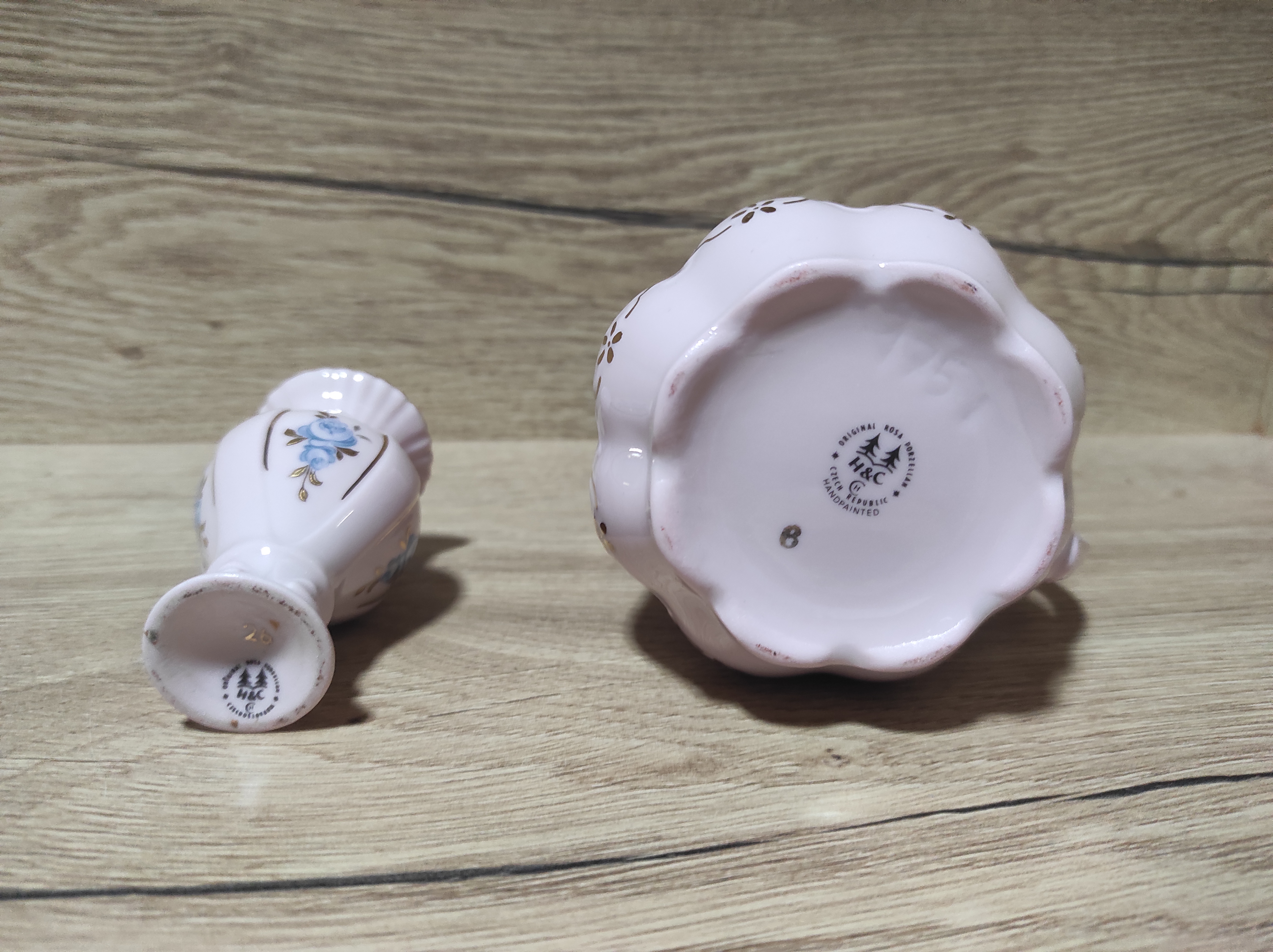 Hrníček pomněnky + vázička, růžový porcelán