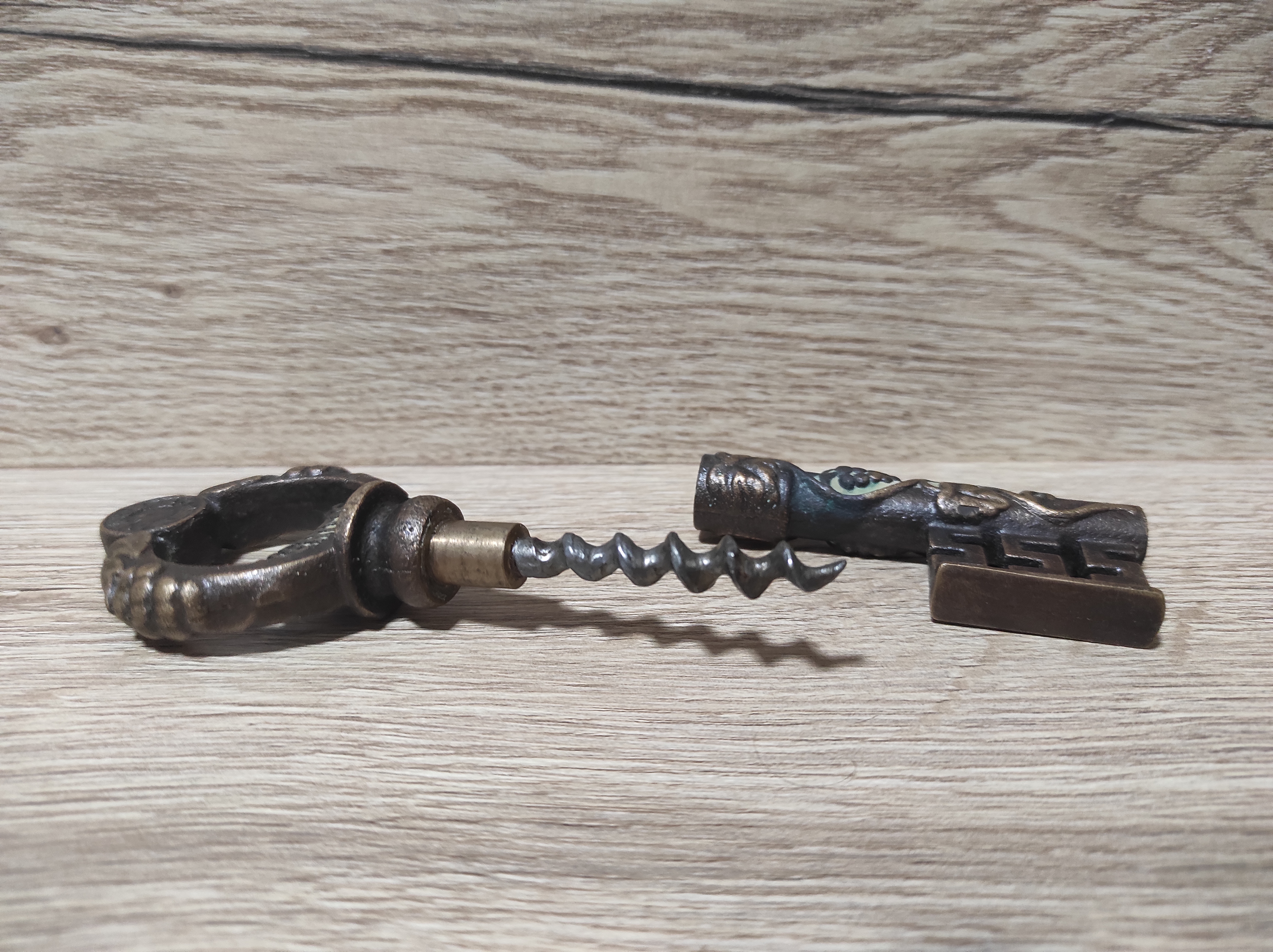 Stará mosazná vývrtka - otvítak na víno