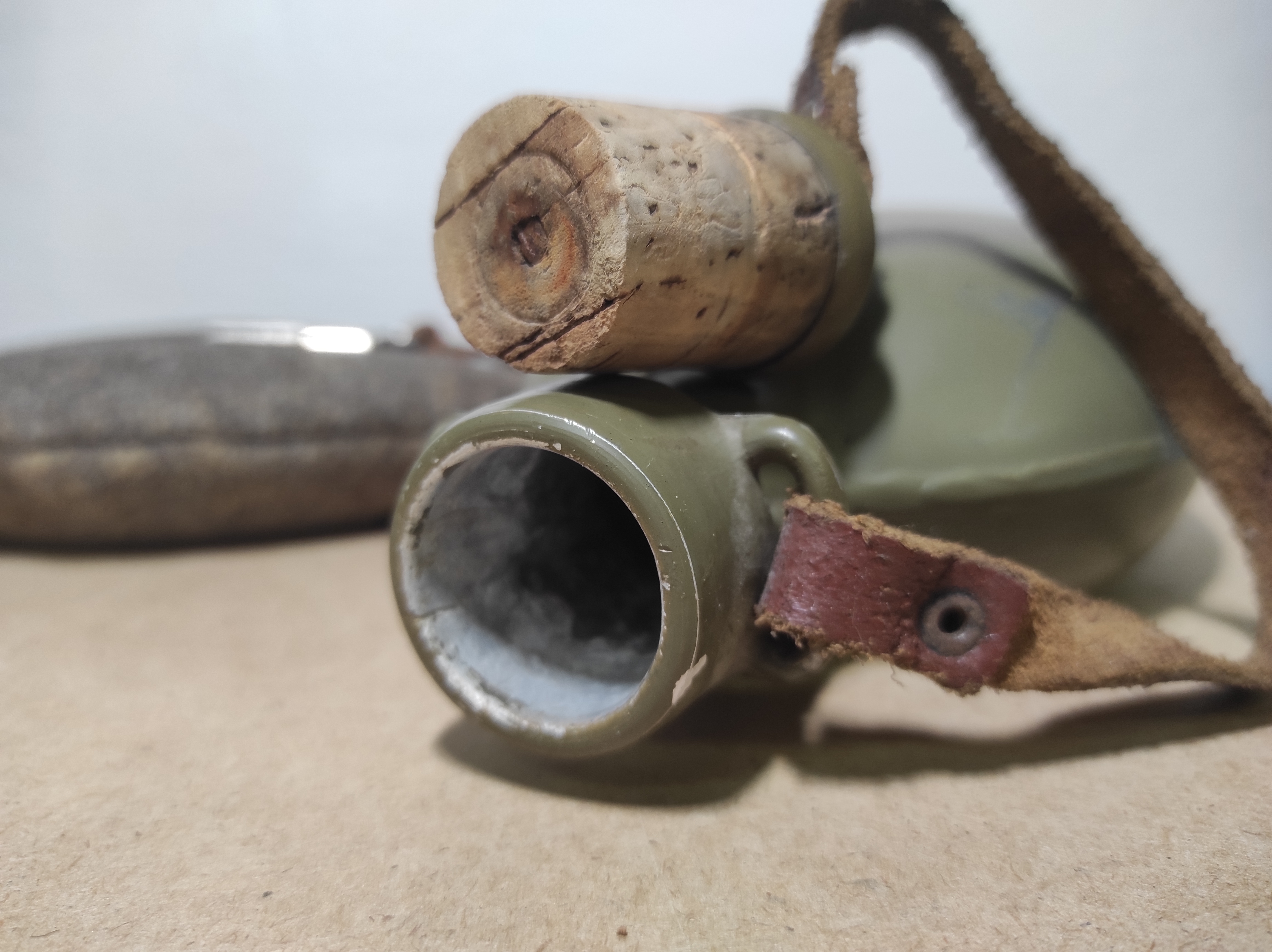 Polní láhev čutora 