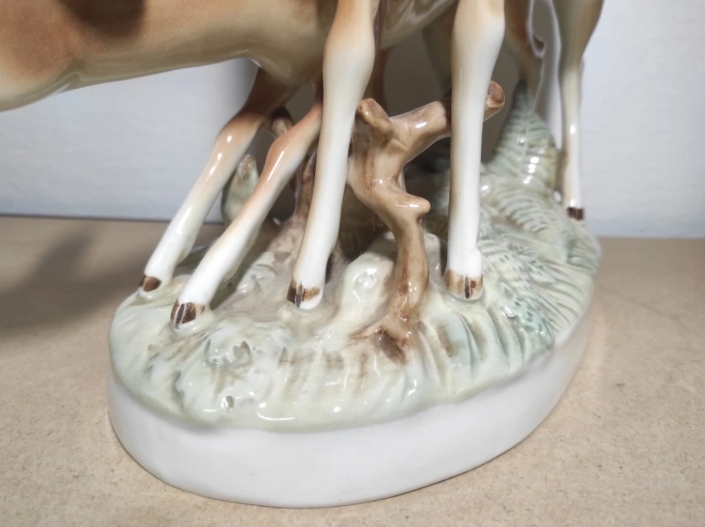 Krásná velká porcelánová soška Srnec Srna 