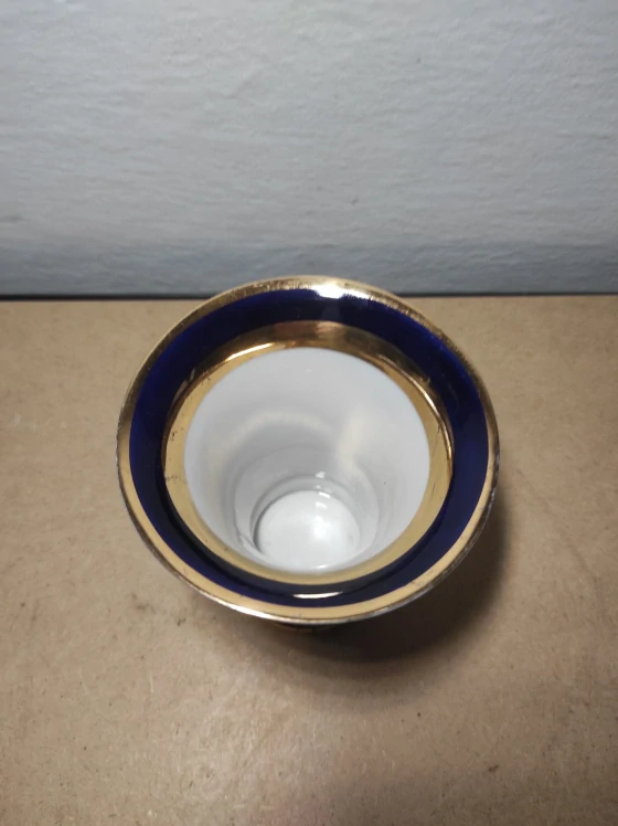 Porcelánová vázička Royal Dux 