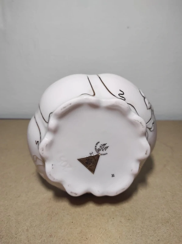 Váza z ružového porcelánu s pomněnkami č.2