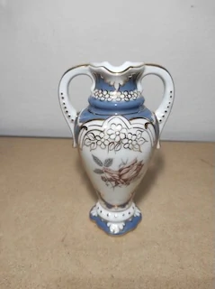 Vázička Royal Dux