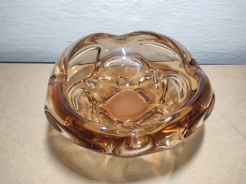 Popelník hutní sklo 