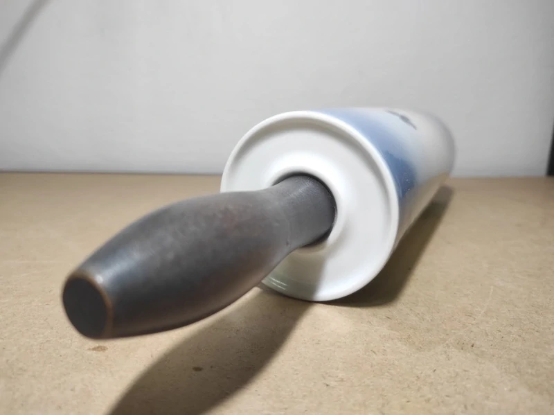 Starý porcelánový váleček modré třešně 