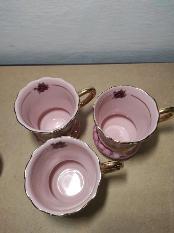 Růžové porcelánové hrnky + vázička Dalovice