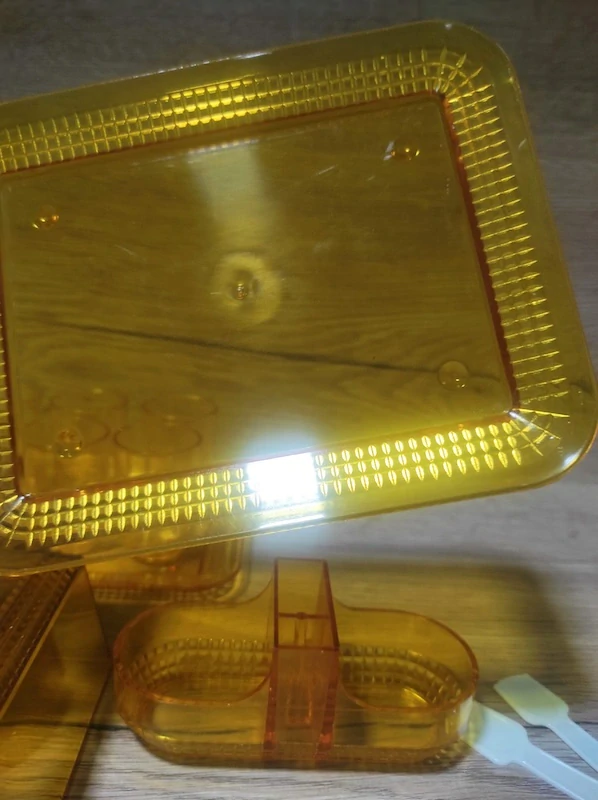 Retro plastová likérka, slánka, máslenka 