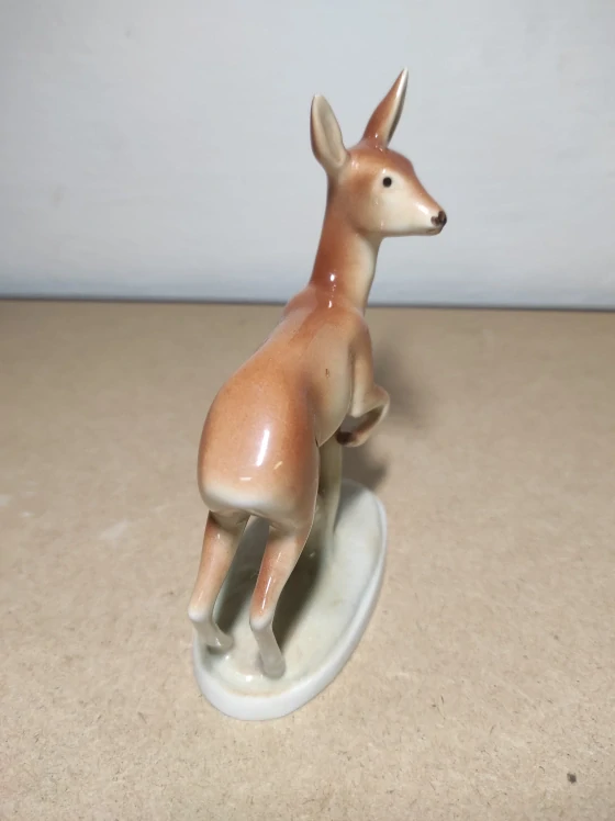 Soška laň značeno Royal Dux