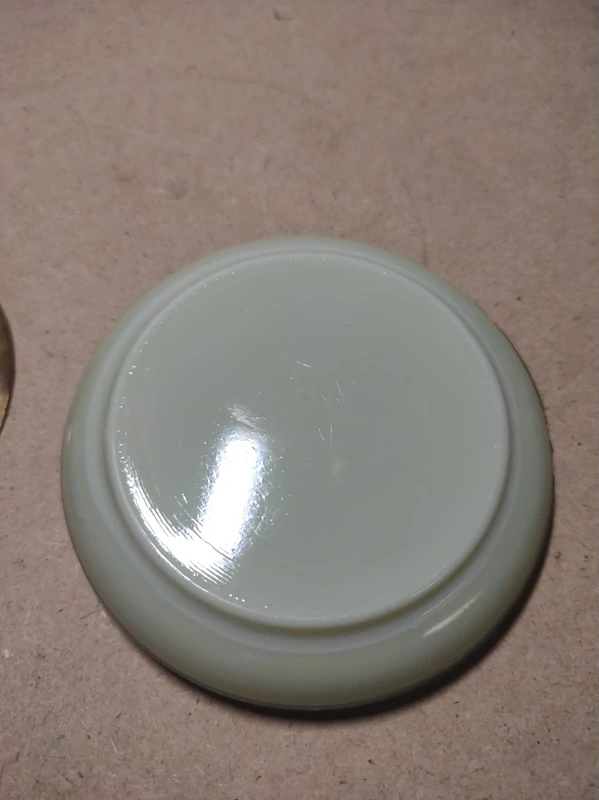 Retro popelník na jednu cigaretu 