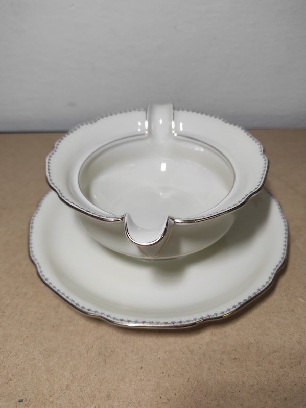 Starý omáčník Royal Ivory 