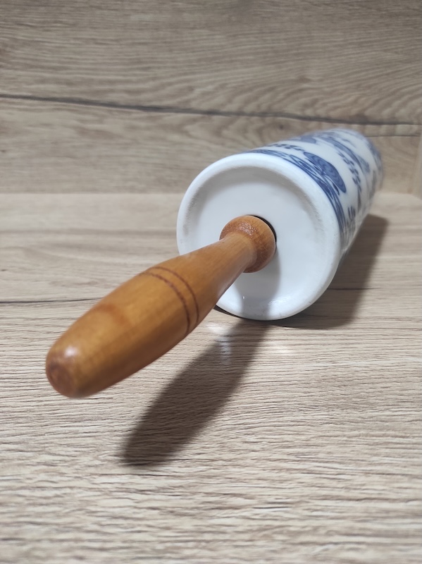 Porcelánový váleček cibulák Dubí 