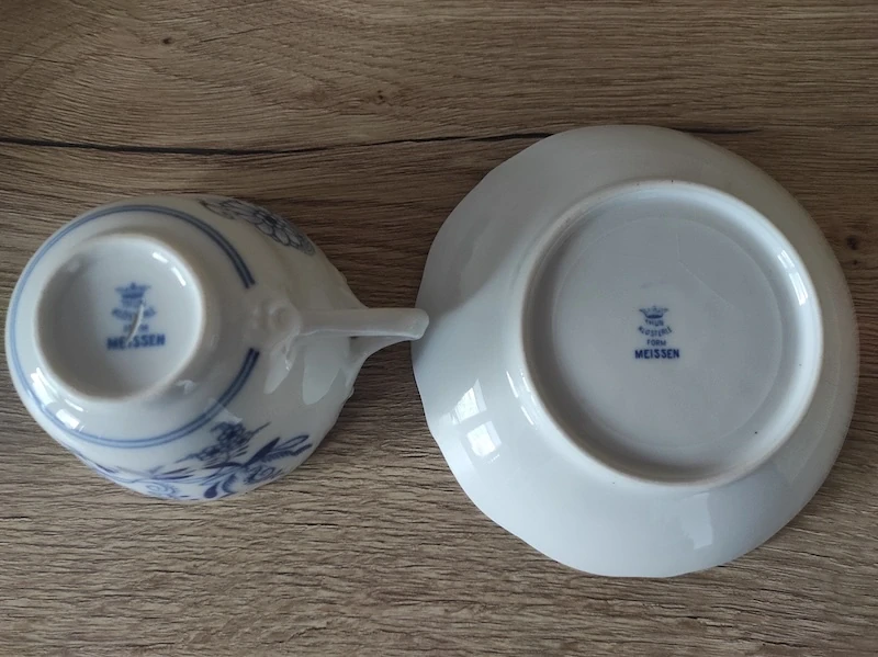 Cibulák Meissen - šálek s podšálkem