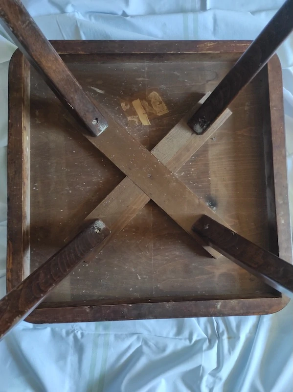 Konferenční stolek J. Halabala ( pavouk )