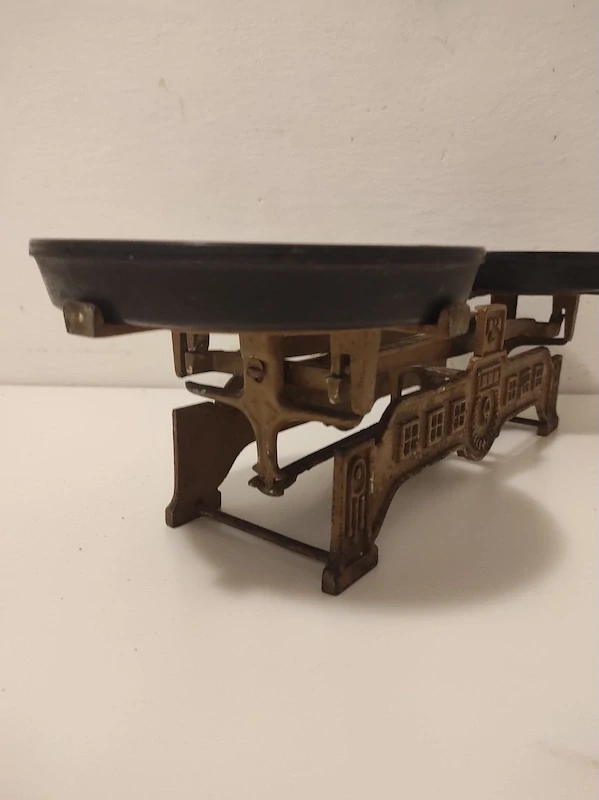 Stará kuchyňská váha 