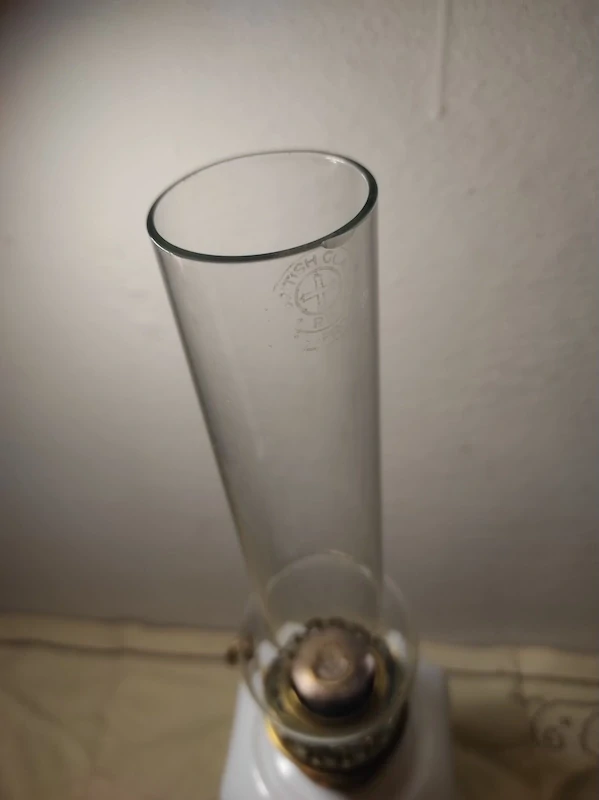 Stará petrolejová stolní lampa 