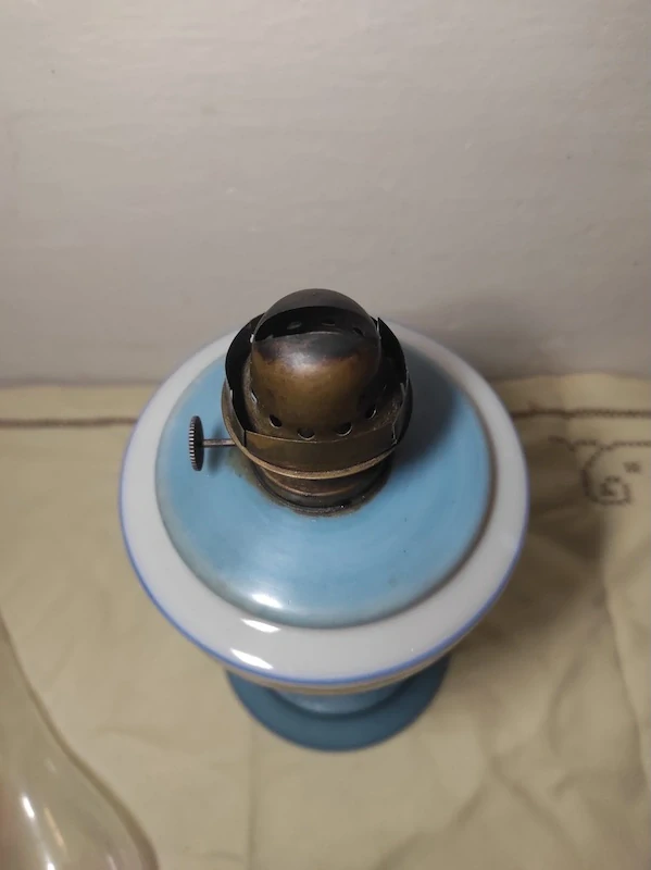 Malovaná stolní petrolejka 