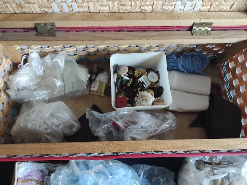 Retro proutěný košík na šití 