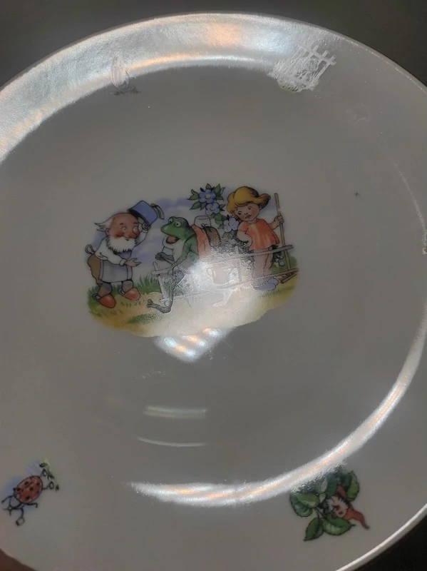 Dětský porcelánový talíř Dr. Bolíto