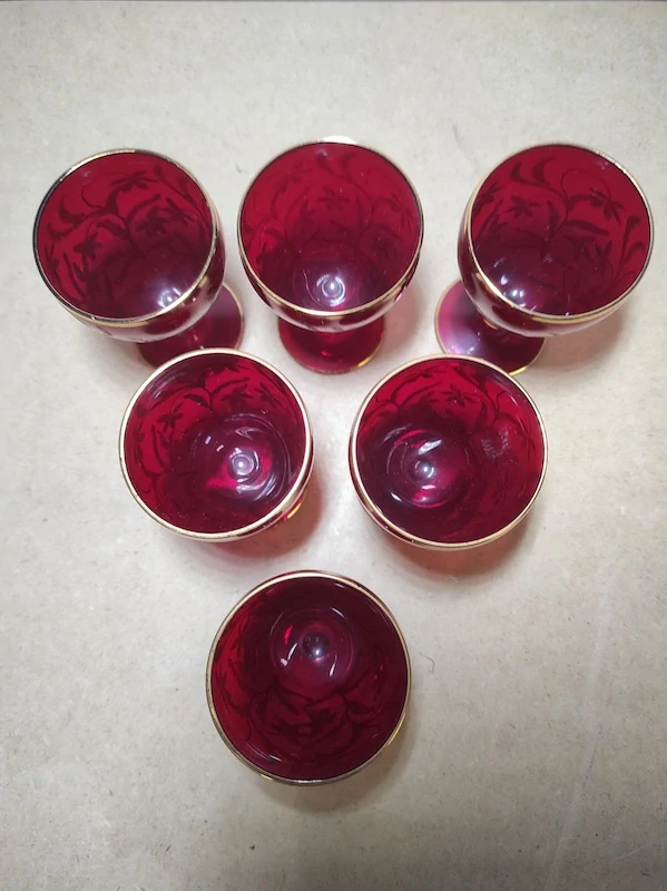 Zlacené rubínové sklenice 