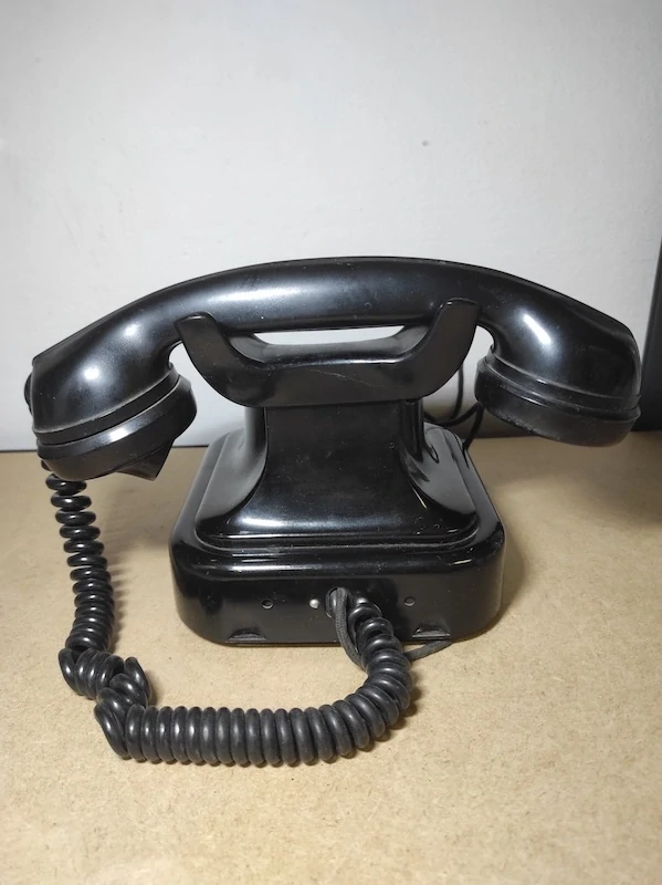 Bakelitový telefon - Tesla 