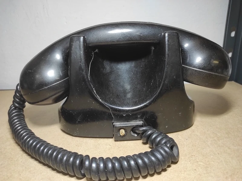 Bakelitový telefon - Tesla 