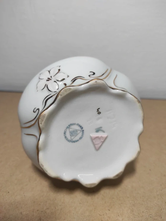 Porcelánová váza, karafa Royal Dux 