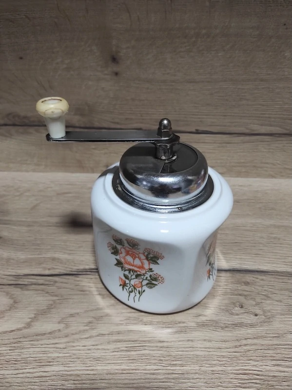 Porcelánový mlýnek 