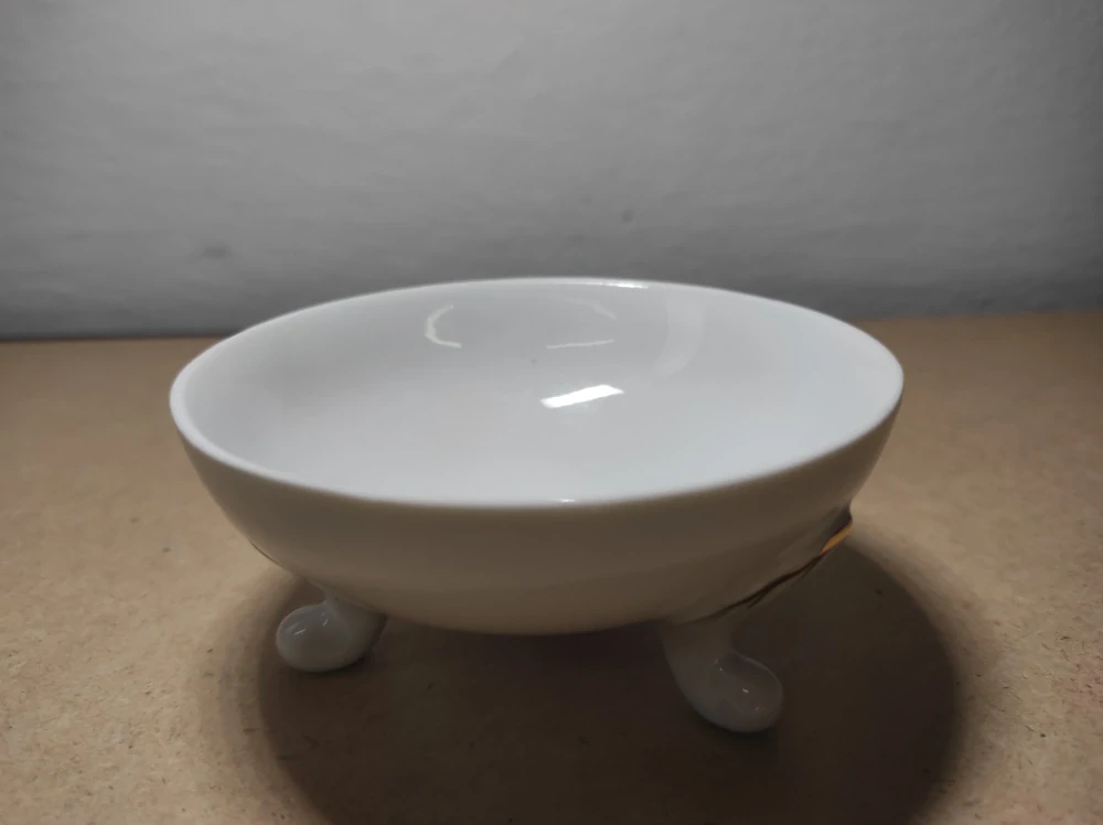 Porcelánová dóza na nožkách