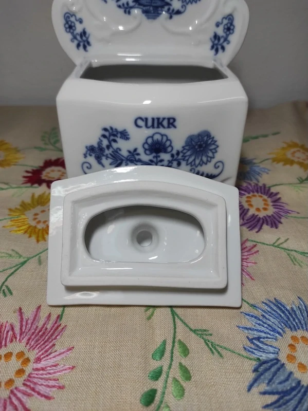 Porcelánová závěsná dóza na cukr 