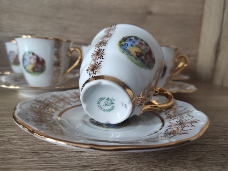 Porcelánová sada 6 šálku s podšálkem 