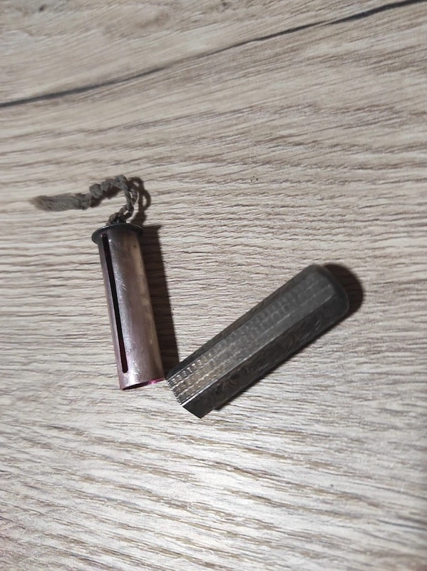 Starožitná stříbrná rtěnka 