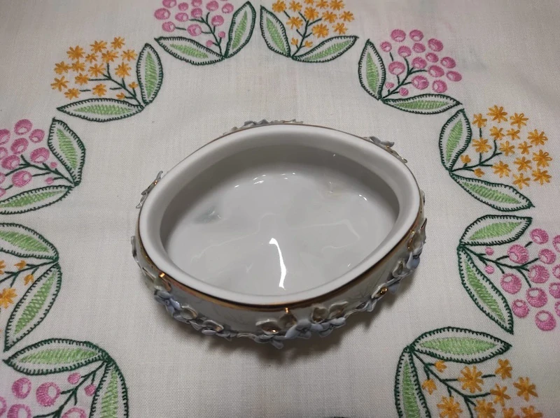Porcelánová dóza - šperkovnice