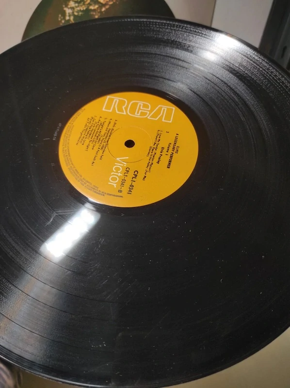 LP Elvis - A Legendary Performer