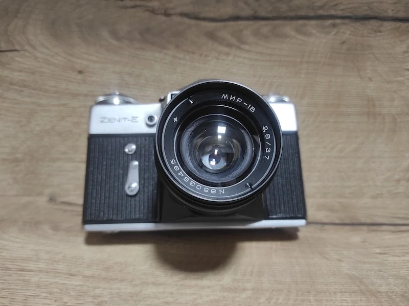 Starý fotoaparát ZENIT - E 