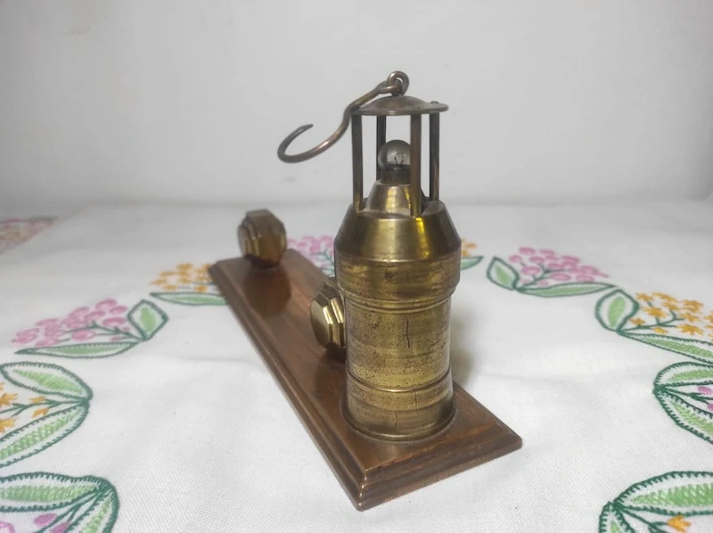 Hornický kahán na podstavci 