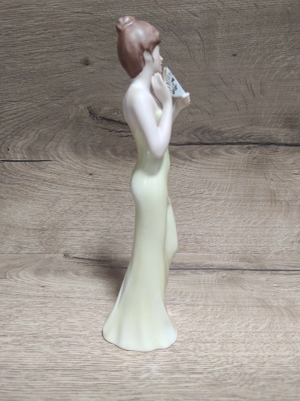  Porcelánová soška Royal Dux – Dáma s vějířem (návrh Fuksová)