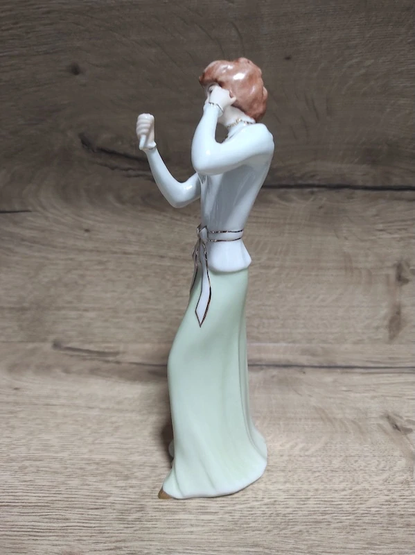 Porcelánová soška Royal Dux – dáma se zrcátkem (návrh Fuksová)