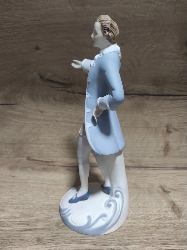 Porcelánová soška – rokoko tanečník Royal Dux 