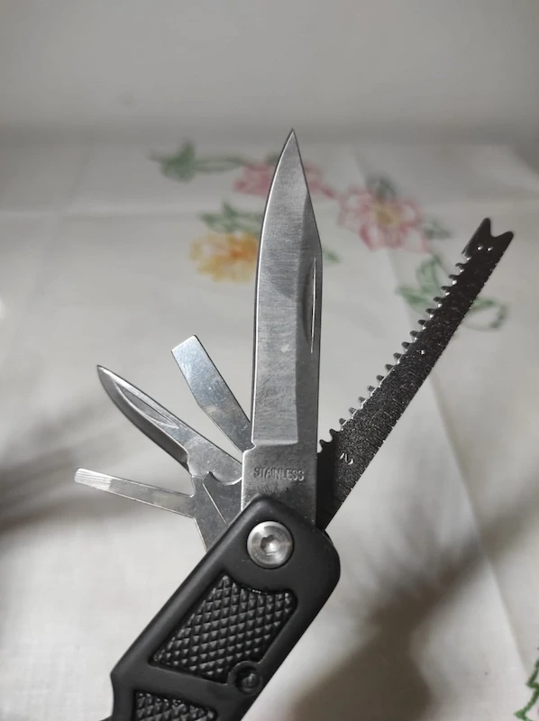 Multifunkční nůž Mercedes