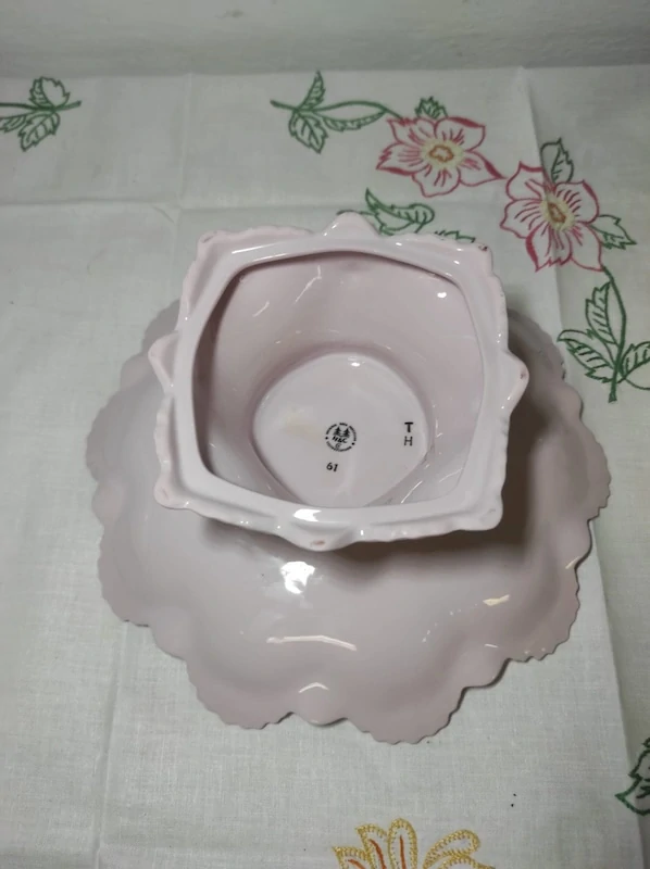 Mísa na podstavci – růžový porcelán, velmi dobrý stav