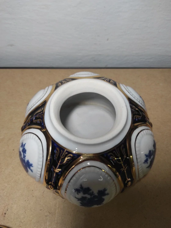 Porcelánová dóza Royal Dux 