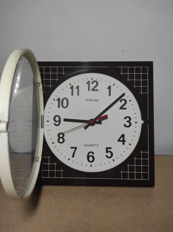 Staré funkční hodiny Prim